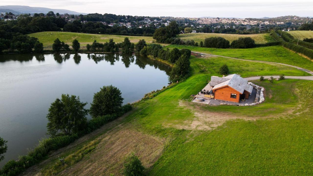 Cuddfan Lodge On A Gorgeous Private Lake Newport  Exterior photo